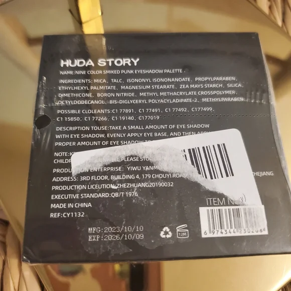 HUDA STORY Nine Color Smiked Eyeshadow Palette - Picture 4 of 6